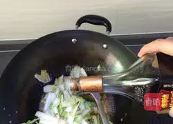 Illustration of how to make hand-shredded cabbage 6