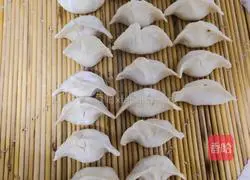 Illustration of how to make leek and egg dumplings 7