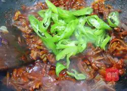 Illustration of Korean Spicy Duck Gizzard Noodles 14