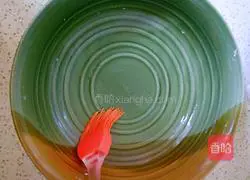 Illustration of how to draw strips on the plate 14