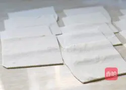 Illustration of how to make sea cucumber and shrimp wontons 9