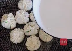 Illustration of how to make fried crystal buns 11