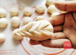 Illustration of how to make beef brisket and wheat ear-shaped buns 18