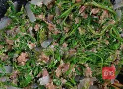 Illustration of how to make fried radish leaves 6