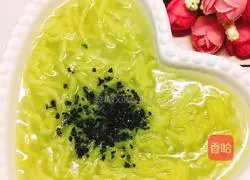 Illustration of how to make pea noodles 1