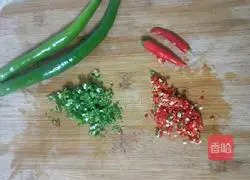 Illustration of how to make colorful pepper and green onion cake 2