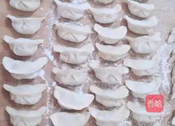 Illustration of how to make dumplings stuffed with pork and pickled cabbage 12