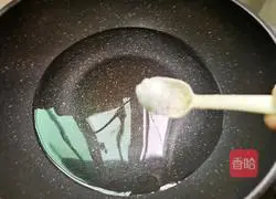 Illustration of how to make Chinese toon scrambled eggs 5