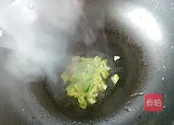 Illustration of how to make fungus and egg soup 7