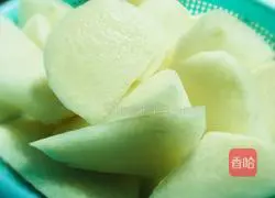 Illustration of how to make radish and beef brisket in clear soup 2