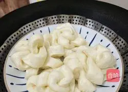 Illustration of how to make flower steamed buns 16