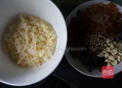 Illustration of how to make Sansheng Sanshi Peach, Quinoa and Date Soup 1