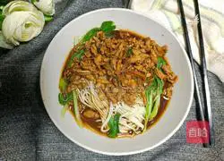 Illustration of how to make noodles with soy sauce meat 14