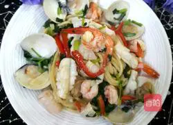 Illustration of how to make garlic seafood pasta 14