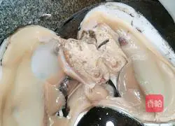 Illustration of making eyebrow beans, peanuts, chicken feet and river clam soup 2