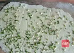 Illustration of how to make onion-flavored flower rolls 6