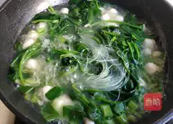 Illustration of how to make spinach meatball and vermicelli soup 9