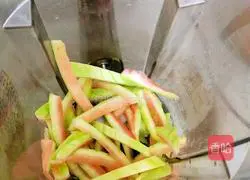 Illustration of how to make raw watermelon rind drink 4