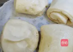 Illustration of how to make salt and pepper oil rolls 18