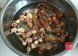 Illustration of how to make braised chicken legs with Agaricus blazei, tea tree mushrooms 1