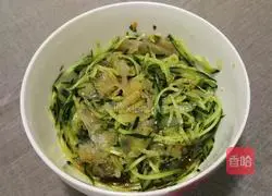 Illustration of how to make vinegar jellyfish head 4