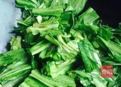 Illustration of how to make stir-fried lettuce 4