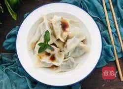 Illustration of how to make leek and beef dumplings 10