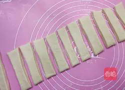 Illustration of how to make crispy fried dough sticks 10