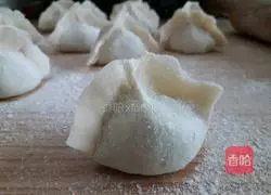 Illustration of how to make celery and pork dumplings 6