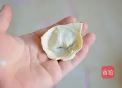 Illustration of making sour soup wontons 12