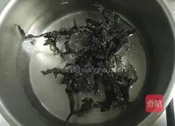 Illustration of how to make seaweed and egg drop soup 2