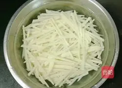 Illustration of how to make carrot and egg burritos 1