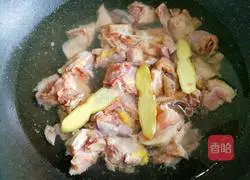 Nutritious Cordyceps Stewed Chicken Soup Illustration 6