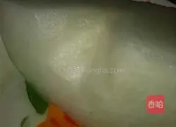 Illustration of how to make tomato and winter melon soup 1