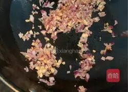 Illustration of how to make volcanic stone sausage pasta 4