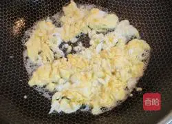 Illustration of how to make cabbage and egg fried pancakes 4