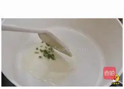 Winter Melon and Shellfish Soup Recipe Illustration 6