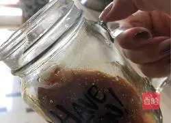 Illustration of how to make dirty milk 4