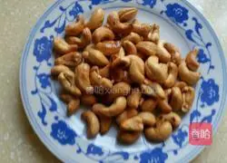 Illustration of how to make cashew nut shrimp 9