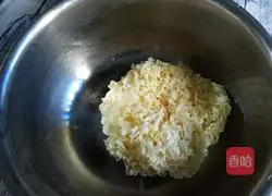 Illustration of how to make lotus seed and tremella soup 2