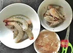 Illustration of how to make shrimp head and tofu soup 1