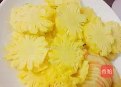 Illustration of how to make pineapple enzyme 2