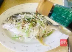 Illustration of how to make steamed golden pomfret 5
