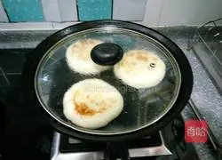 Illustration of making dough cakes 11