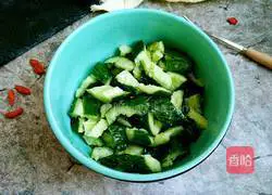 Illustration of how to cook cucumbers 4