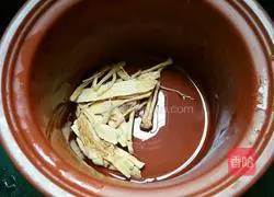 Illustration of how to make Codonopsis and Astragalus meatball soup 7