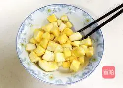 Illustration of how to make steamed buns and vegetable salad 9