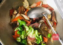 Illustration of Braised Cured Duck with Cabbage and Vermicelli 10