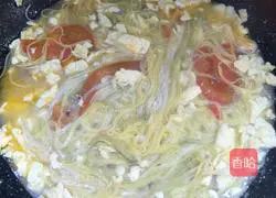 Illustration of how to make tomato, egg and vegetable noodles 8