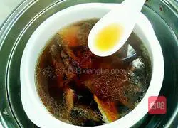 Illustration of how to make red mushroom stewed chicken 14